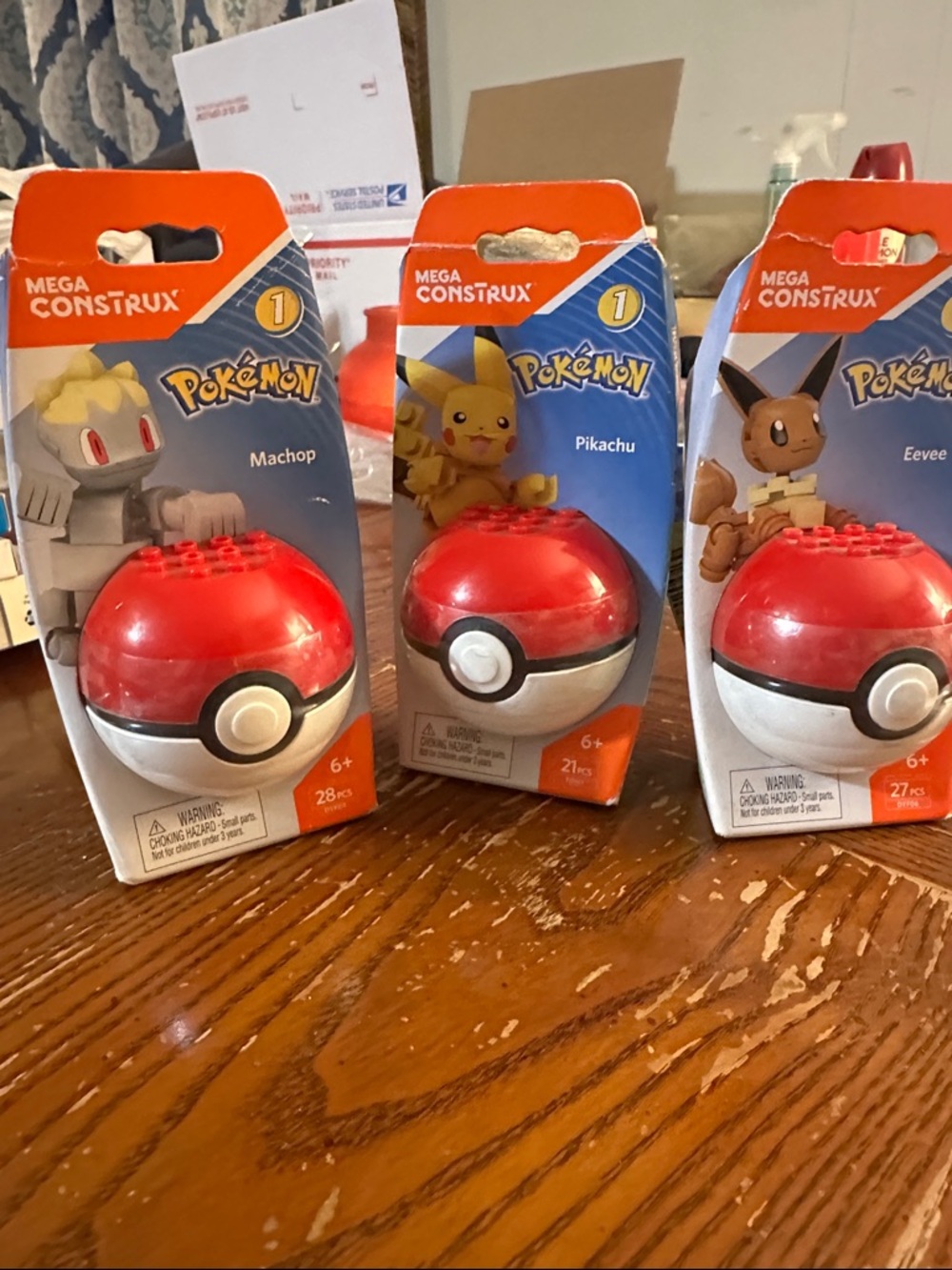 Mega Construx Pokémon Poké Ball Building Set - Red & White